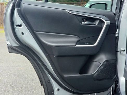 Used 2025 Toyota RAV4 XLE image 29