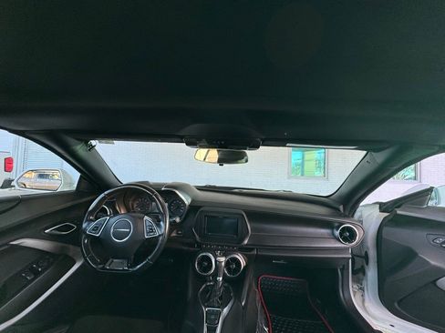 Used 2020 Chevrolet Camaro LT image 25