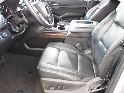Used 2020 Chevrolet Suburban LT AWD/4WD image 6