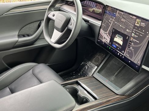 Used 2023 Tesla Model X image 11