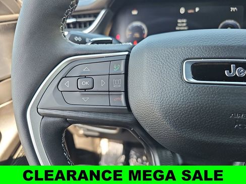 New 2025 Jeep Grand Cherokee Altitude image 17