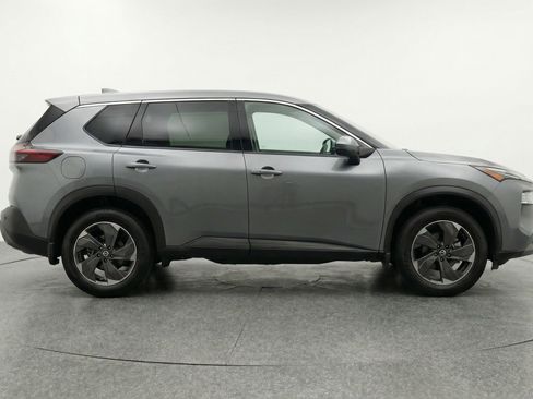 Used 2025 Nissan Rogue SV FWD image 11