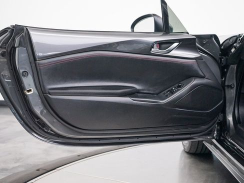 Used 2019 MAZDA MX-5 Miata Grand Touring image 34