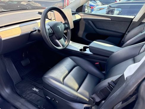 Used 2024 Tesla Model Y Long Range AWD/4WD image 3