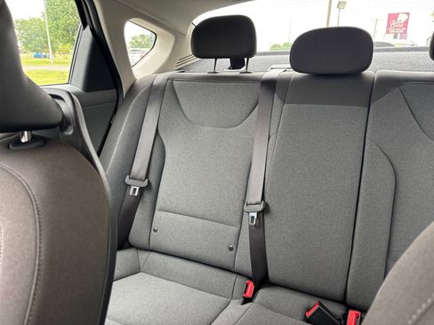 Used 2025 Kia K4 LXS image 38