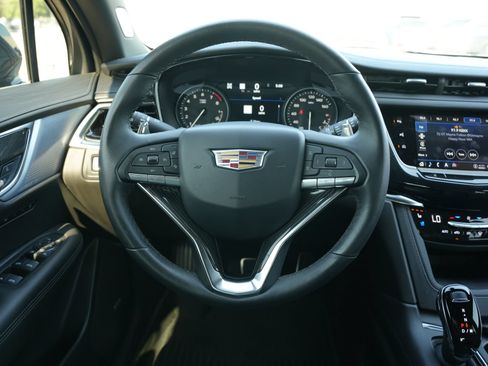 Certified 2025 Cadillac XT6 Sport w/ Technology Package AWD/4WD image 10