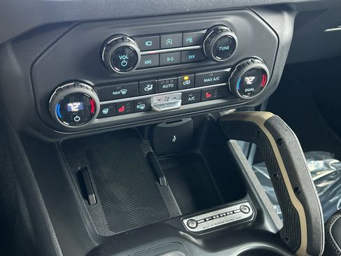 New 2025 Ford Bronco Badlands image 45