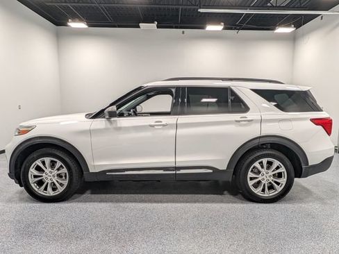 Used 2020 Ford Explorer XLT w/ Equipment Group 202A AWD/4WD image 5
