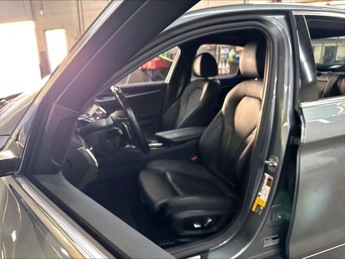 Used 2019 BMW 530e RWD image 27