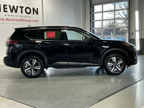 Used 2025 Nissan Rogue SL w/ SL Premium Package image 42