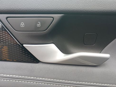 New 2025 Volkswagen Tiguan SE R-Line image 13