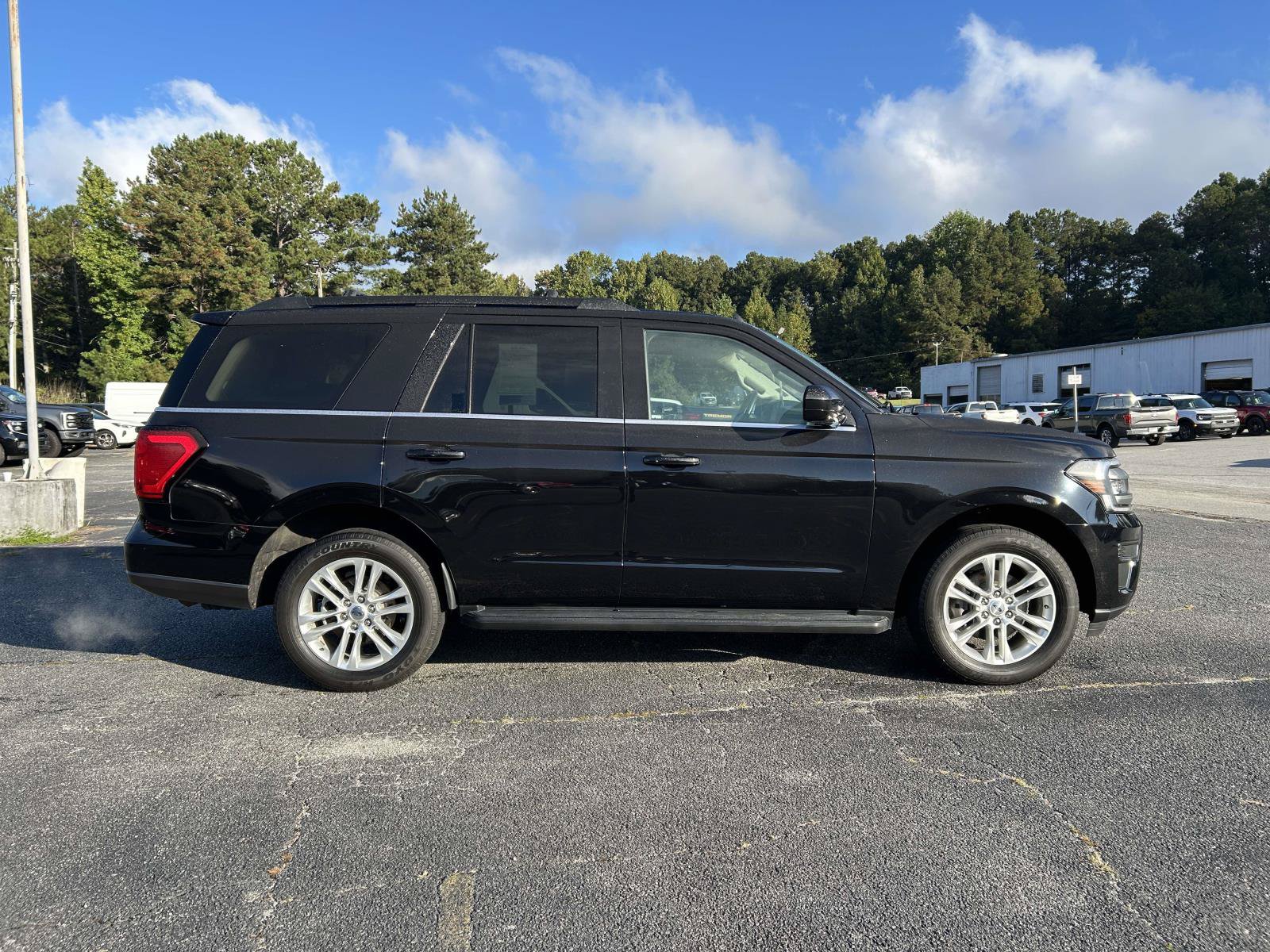 Used 2024 Ford Expedition XLT RWD image 2
