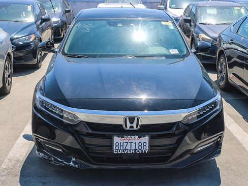 Used 2018 Honda Accord Touring image 3