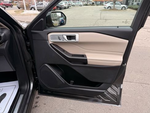 Used 2020 Ford Explorer Limited image 17