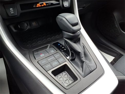 Used 2023 Toyota RAV4 LE image 17