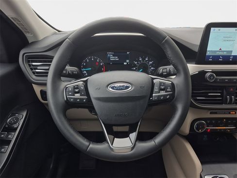 Used 2022 Ford Escape SEL image 11