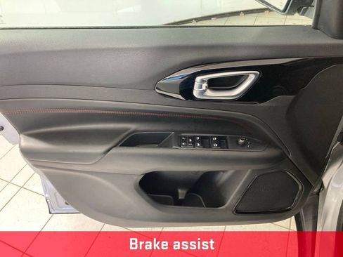 Used 2025 Jeep Compass Trailhawk image 12