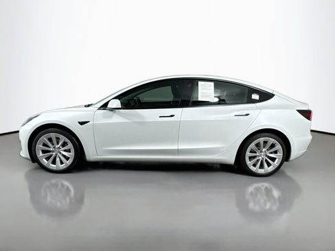Used 2022 Tesla Model 3 Standard Range image 8