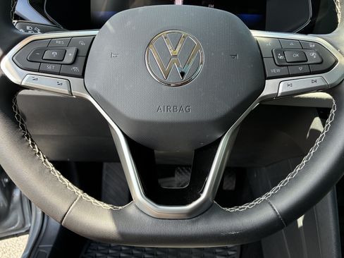 Used 2023 Volkswagen Taos SE FWD image 28