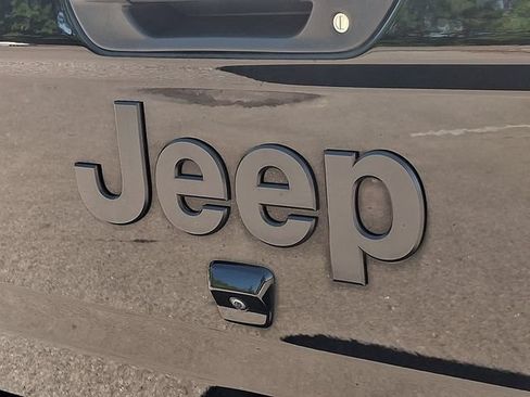 Used 2024 Jeep Gladiator Sport AWD/4WD image 34