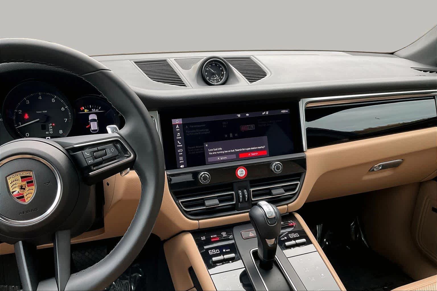 Used 2024 Porsche Macan AWD/4WD image 6