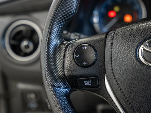 Used 2019 Toyota Corolla LE image 23