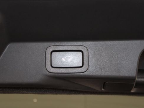 Used 2017 Land Rover Range Rover Sport SE AWD/4WD image 16