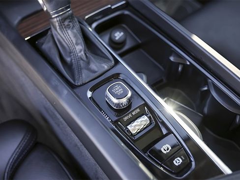 Used 2020 Volvo XC60 T5 Inscription w/ Protection Package Premier image 22