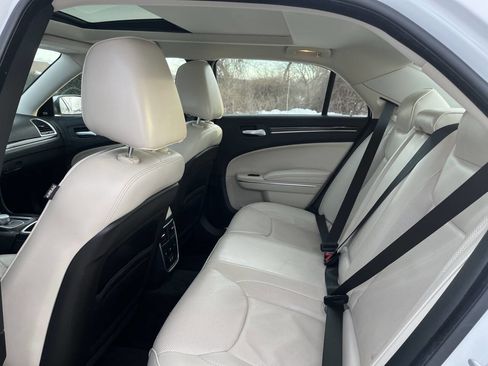 Used 2015 Chrysler 300 C w/ Light Group image 21
