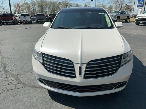 Used 2018 Lincoln MKT AWD w/ Technology Package image 4
