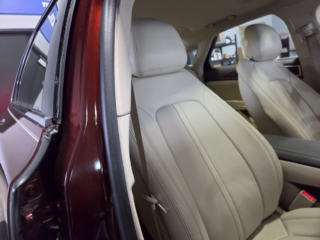 Used 2016 Lincoln MKZ w/ Equipment Group 300A Reserve FWD image 16
