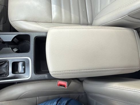 Used 2017 Ford Escape SE w/ SE Leather Comfort Package AWD/4WD image 19
