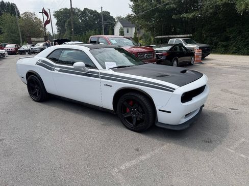 Used 2012 Dodge Challenger R/T RWD image 3