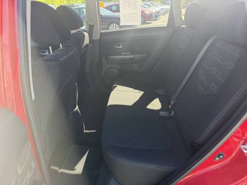 Used 2013 Kia Soul + FWD image 12