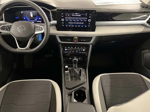 New 2026 Volkswagen Taos SE FWD image 25
