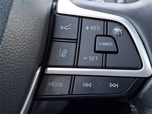 Certified 2022 Toyota Highlander XLE image 25