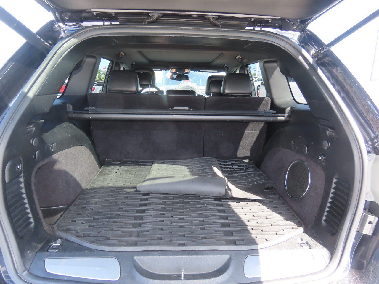 Used 2015 Jeep Grand Cherokee Overland RWD image 14
