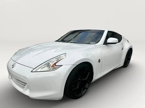 Used 2009 Nissan 370Z Touring RWD image 15
