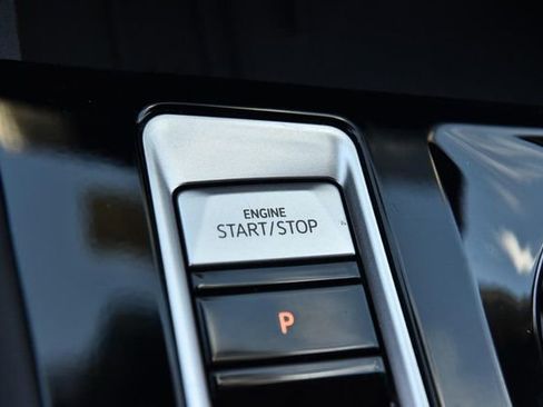 Certified 2025 Volkswagen Atlas SE FWD image 17