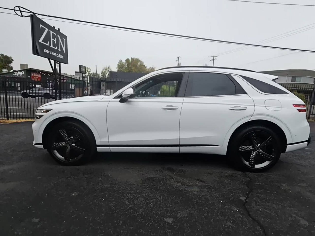 Used 2023 Genesis GV70 2.5T w/ Sport Prestige Package AWD/4WD image 4