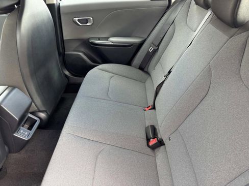 New 2025 Kia K4 LX image 16