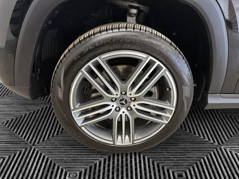 Used 2025 Mercedes-Benz GLS 450 4MATIC image 14