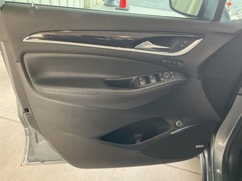 Used 2021 Buick Enclave Avenir w/ Avenir Technology Package AWD/4WD image 4