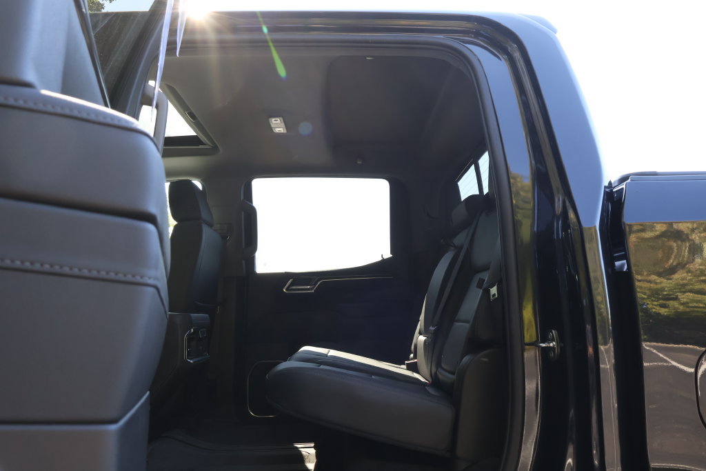 Used 2022 Chevrolet Silverado 1500 LTZ w/ LTZ Convenience Package II AWD/4WD image 48
