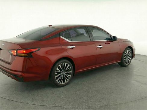 Used 2025 Nissan Altima 2.5 SV FWD image 9