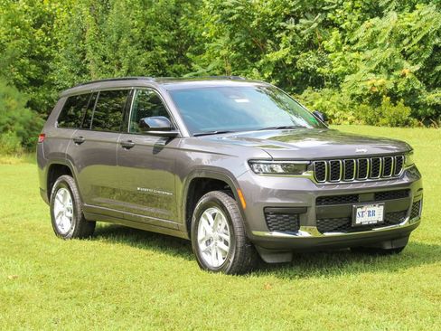 New 2025 Jeep Grand Cherokee L Laredo image 1