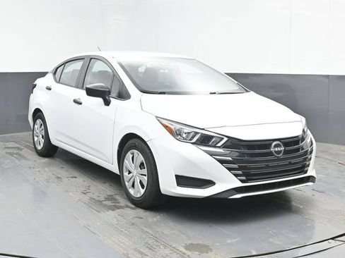 Used 2023 Nissan Versa S FWD image 2