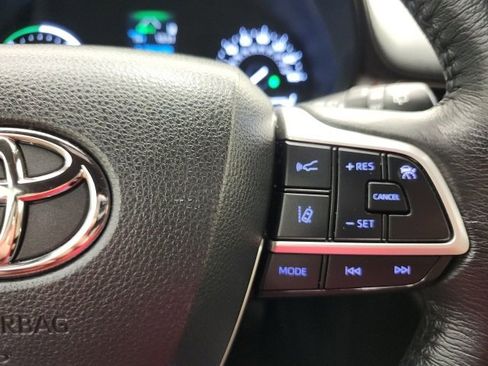 Certified 2022 Toyota Sienna XLE image 58