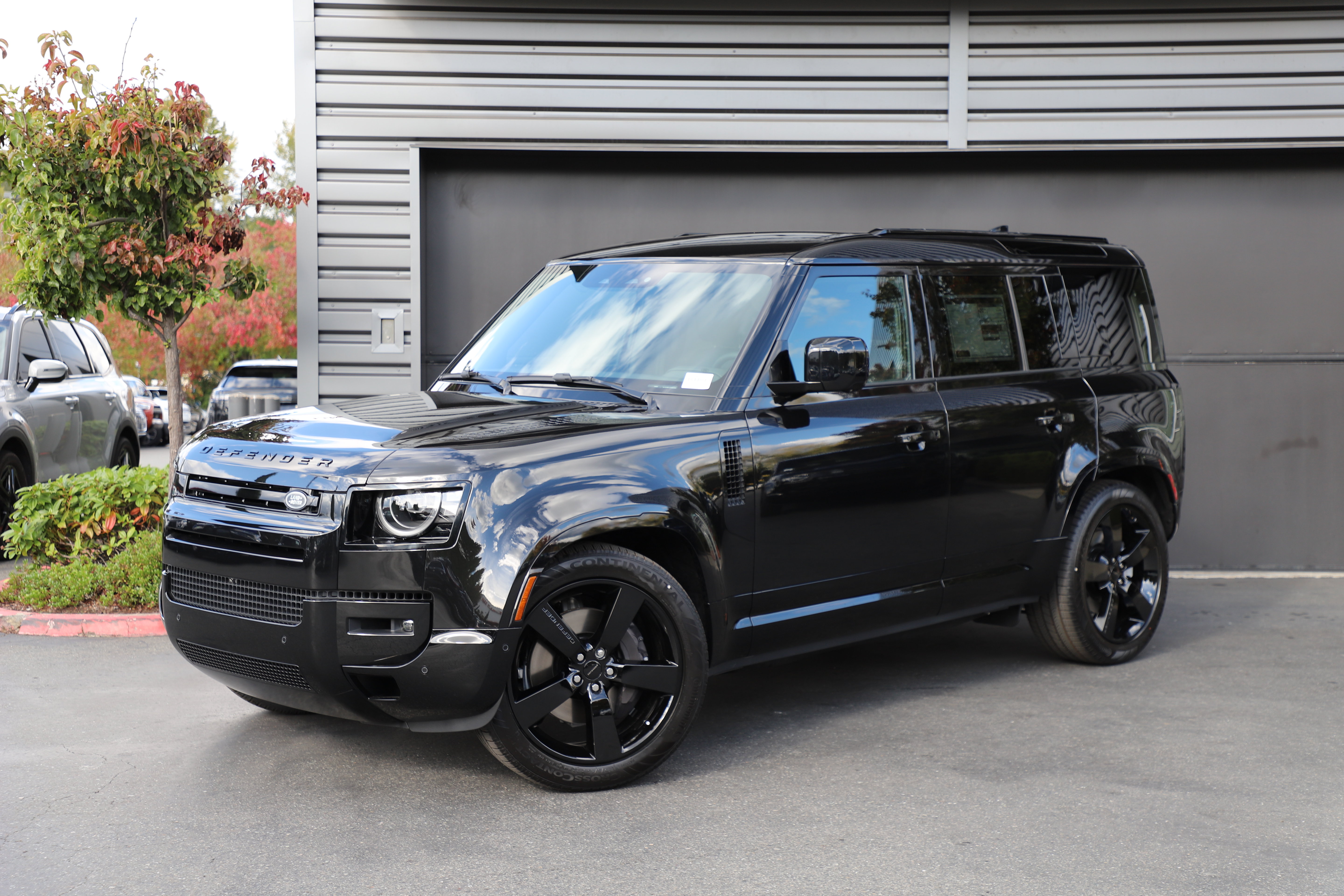 New 2026 Land Rover Defender 110 X-Dynamic SE AWD/4WD image 1