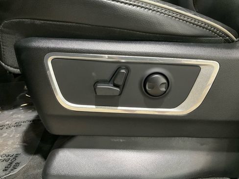 Used 2022 RAM 1500 Laramie AWD/4WD image 23